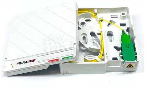 FIBRAIN VFTO-E1, FTTH box, 1x adaptér SC/APC, 1x pigtail SC/APC, osadený
